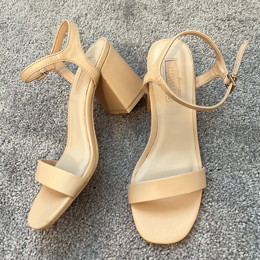 Brand new! Nude heels